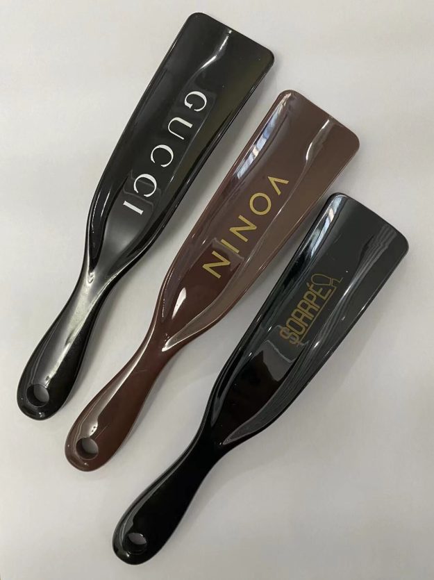 High quality ABS Plastic short Shoehorn in Various Colors with custom logo for promotional shoe horns