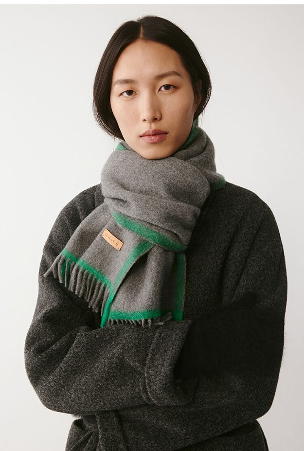 Wholesale Women Cashmere Scarves High-End Double Face Wear Long Fit Constrast Color Design Cashmere Scarf for Women Luxury Winter